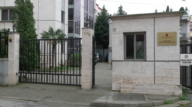 Akuza për mashtrim dhe pastrim parash  Gjykata e Tiranës cakton detyrim paraqitje për italianin