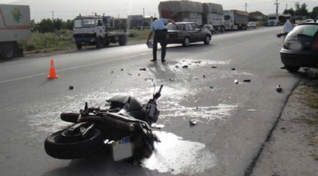 Fier  Aksidenti  makina përplaset me motomjetin  një person përfundon në spital