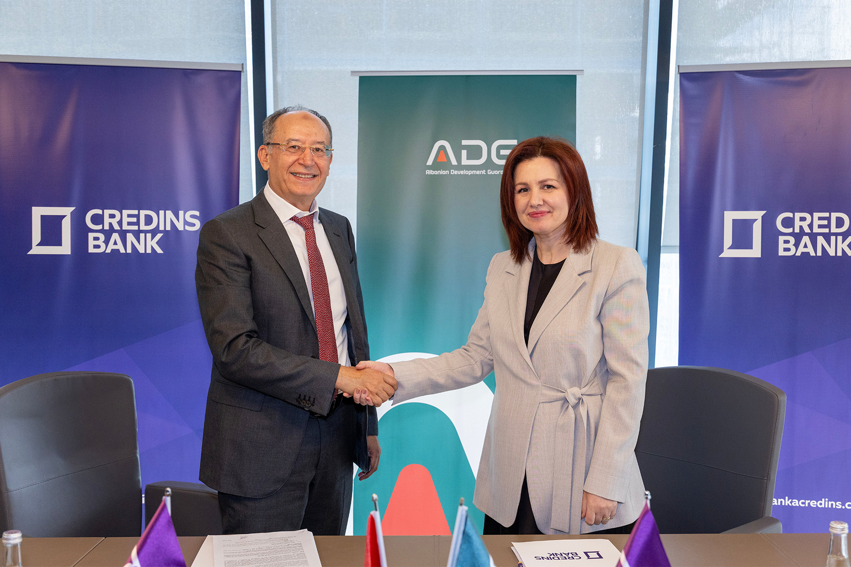 CEO i Credins bank Drejtoresha Ekzekutive e ADGF  nënshkruan sot marrëveshjen e re të garancisë në kuadër të programit  EU Western Balkans Guarantee 