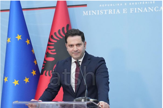 Ministri Malaj  Rekord pasagjerësh në katër muaj në portin e Sarandës