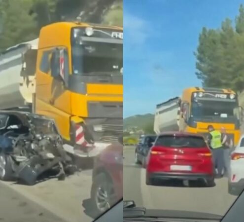Aksident i frikshëm në Peqin  Makina përplaset me kamionin  plagoset shoferja dhe një fëmijë
