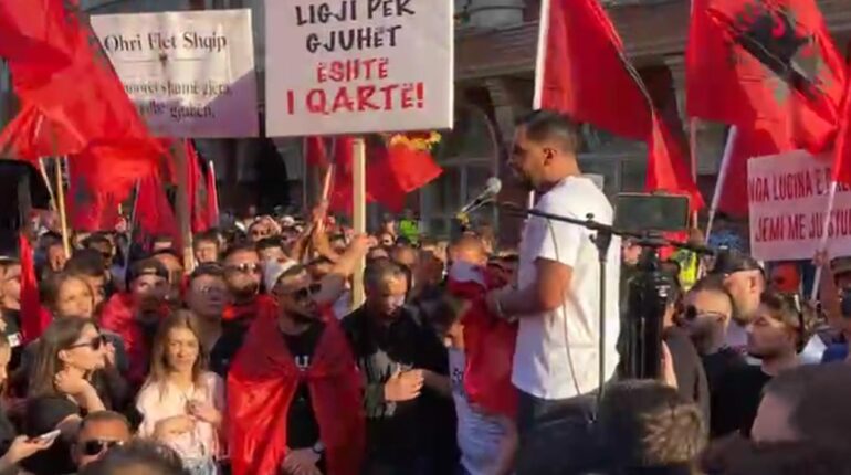  Faleminderit Prishtina dhe Tirana   Mbyllet protesta për gjuhën shqipe  studentët  E dridhem Shkupin burra  Jemi gati për 