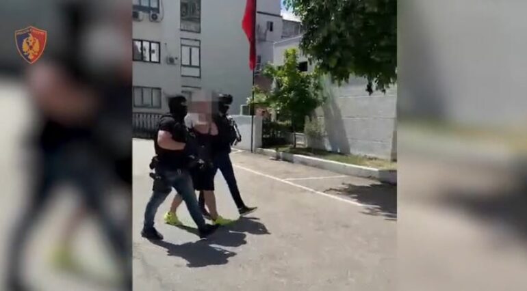 Në kërkim ndërkombëtar për trafik droge  arrestohet 45 vjeçari me dy identitete  pritet ekstradimi drejt Italisë