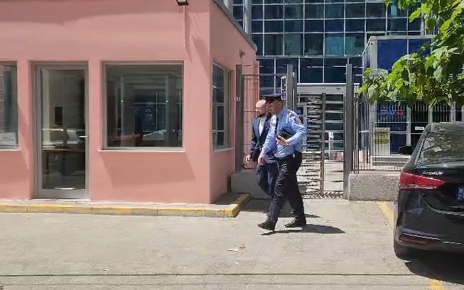 I pandehur për tunelin e Llogarasë së bashku me Belinda Ballukun  Erald Elezi 2 orë në SPAK