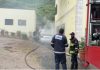 Përfshihet nga flakët automjeti i parkuar në Dioqezën e Lezhës