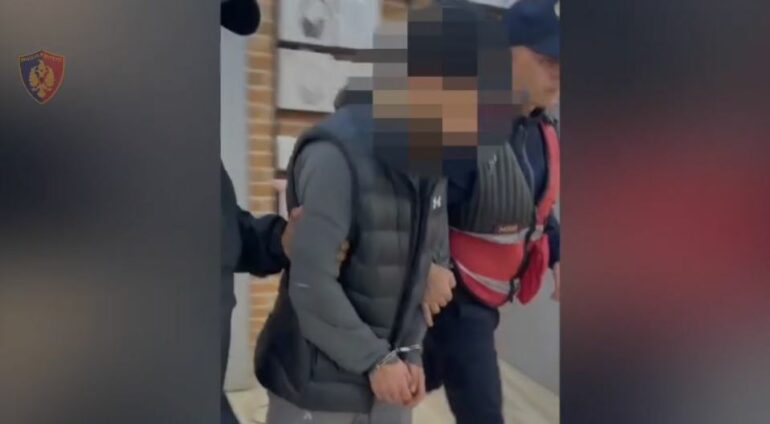  Jemi banka  Përditësoni të dhënat   Mashtronin qytetarët me mesazhe false  arrestohet 25 vjeçari shpallet në kërkim bashkëpunëtori