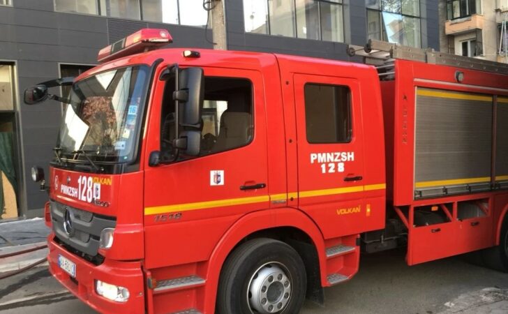 Persona të paidentifikuar hedhin benzinë te mbi 20 mjete të tonazhit të rëndë në hidrovorin e Akërnisë  digjet fadroma