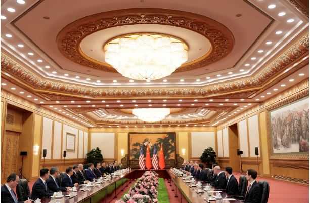 FOTOLAJM  Asnjë grua në tryezën e bisedimeve Trump Xi në Pekin  edhe Presidenti i SHBA i la gratë në  shtëpi 