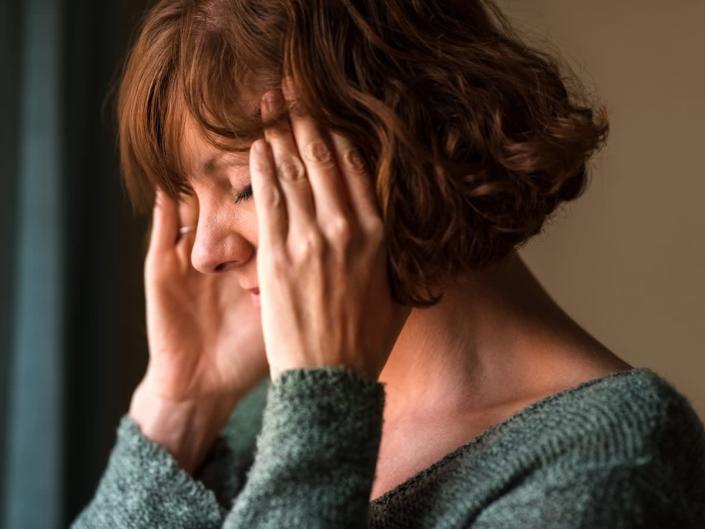 Cilat janë simptomat e menopauzës dhe si mund të lehtësohen ato 
