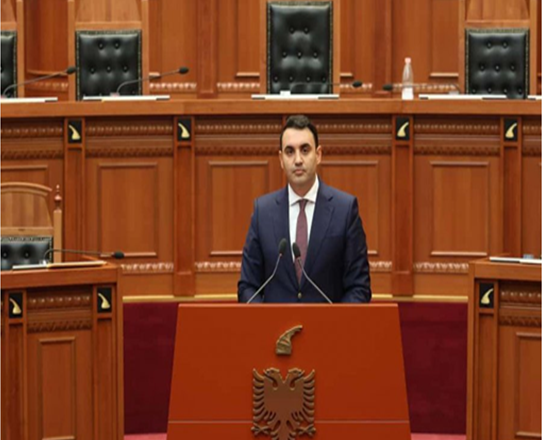 Denoncimi  Belind Këlliçi  Pezulloni licencën e  Jet Bank   ndërkombëtarët kanë ngritur shqetësime për lidhje me skema mashtruese  call centera dhe offshore