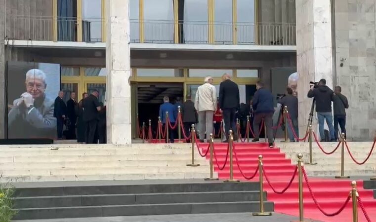 U nda nga jeta në moshën 89 vjeçare  Homazhe për ish kreun e Kuvendit  politika nderon Servet Pëllumbin