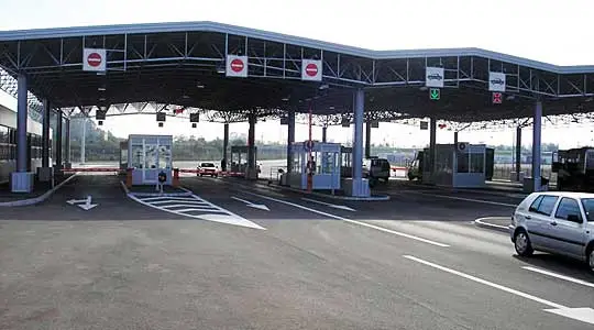 Kontrabanda nga Maqedonia e Veriut  Kontrolle të imtësishme të kufirit  arrestohet një person  3 në kërkim