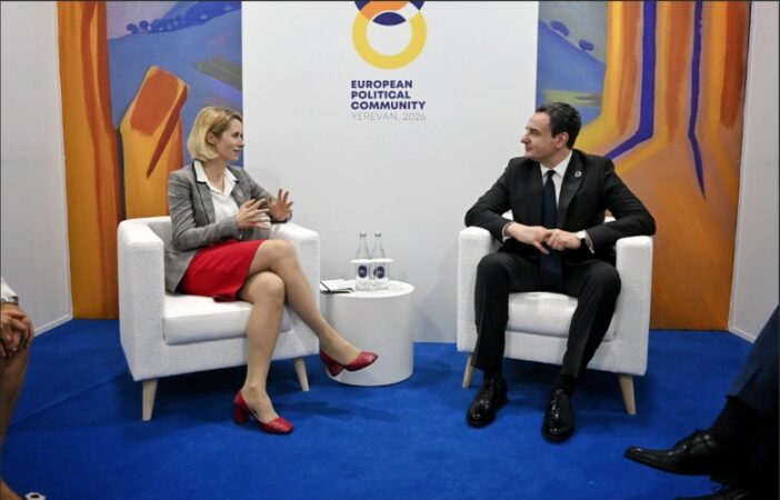 Kurti takon Kallas  Kosova  e përkushtuar për ecurinë e procesit të anëtarësimit në BE