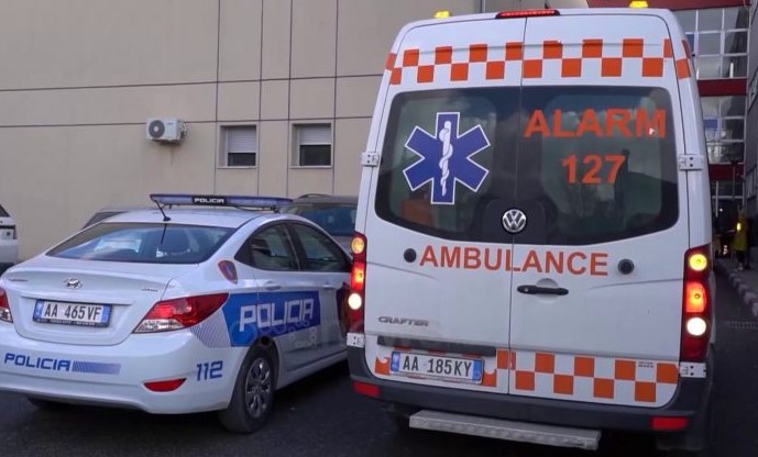 E rëndë në Korçë  e moshuara tenton të hidhet nga kati i gjashtë i pallatit