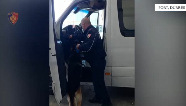 Tentoi të trafikonte fara kanabisi në Shqipëri  arrestohet 24 vjeçari në Postin e Durrësit