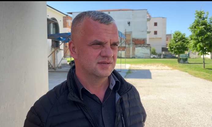 Naftëtarët e Ballshit në protestë  Kompania ANI Oil Gas na hodhi në rrugë  Djemtë në fshat ngelin pa nuse