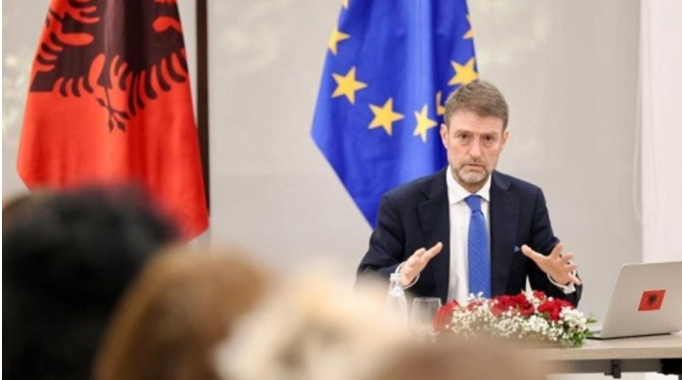 Ministri Ferit Hoxha firmos 4 ndryshime të tjera ambasadorësh