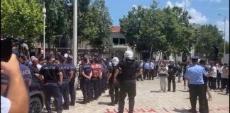 Protesta te Kuvendi, Helsinki: Ndërhyrja e Policisë u shoqërua me përdorim të forcës fizike! Organizatorët e tubimeve të shmangin përshkallëzimin