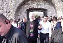 FOTOLAJM/ Protestat kundër Zvërnecit, Rama shfaqet në takimin në Shkodër me bluzë me flamingo