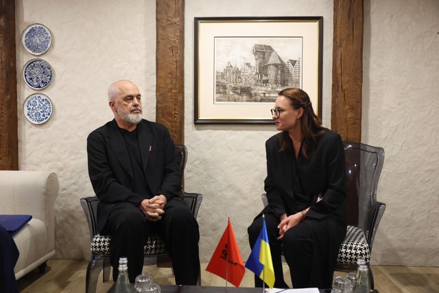 Konferenca në Poloni për rindërtimin e Ukrainës  Rama takim me kryeministren ukrainase  Yuliia Svyrydenko