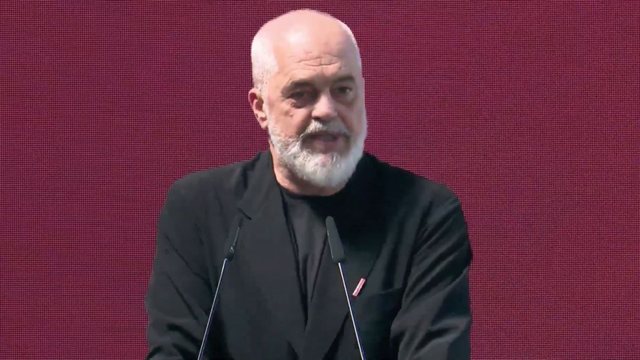  Kemi hapur garën për aeroportin e Gjirokastrës   Rama batuta me përfaqësuesit e kompanisë ajrore  S ju falënderoj sepse jeni shumë vonë
