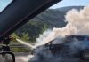 Makina përfshihet nga flakët sapo del nga tuneli i Krrabës
