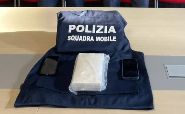 Pjesë e rrjetit të trafikut të kokainës  shqiptari kapet duke udhëtuar me shpejtësi  skëterrë   Ja ku e kishte fshehur mallin  detaji që e tradhtoi