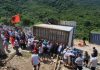 Protestuesit mësyjnë në Kakome, hiqet rrethimi dhe shkatërrohen godinat e rojeve
