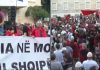 Protesta/ Mijëra në shesh, aktivistja: Thirrje pushtetarëve, të japin dorëheqje! Punonjësit e administratës të bashkohen me popullin