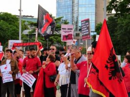 Shqiptarët në Gjenevë sërish në protestë: Rezistenca nuk mundet!