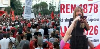 Thirrja/ Vogëlushja merr mikrofonin: Ne jemi e ardhmja! Duam një Shqipëri më të drejtë, zëri ynë të dëgjohet