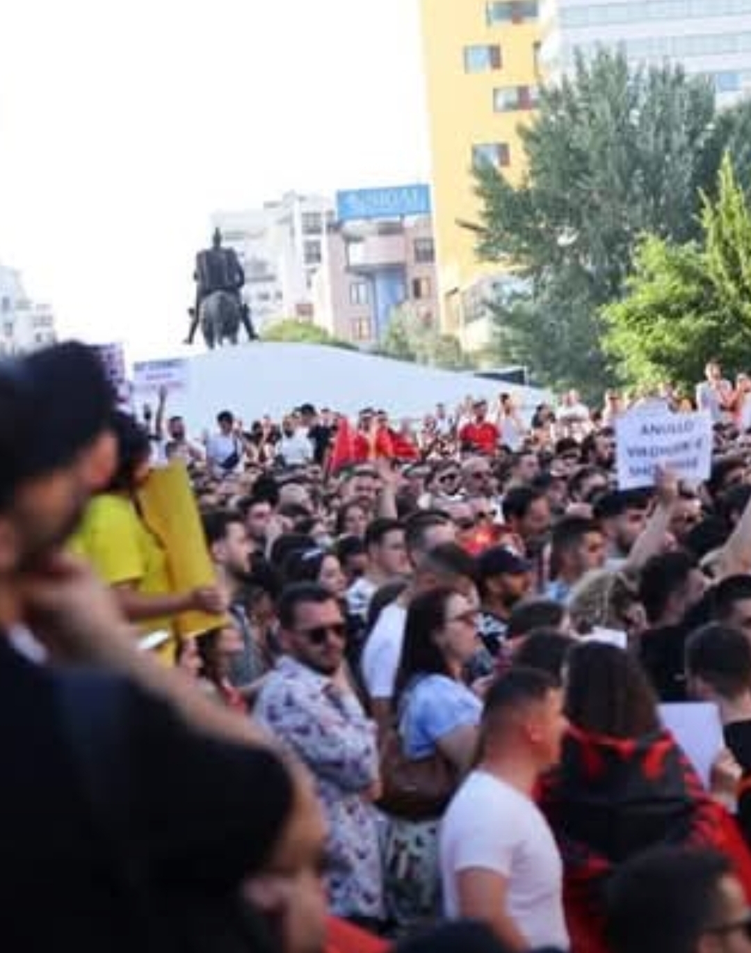 Thoma Gëlliçi  Zvërneci që po dridhka Greqinë
