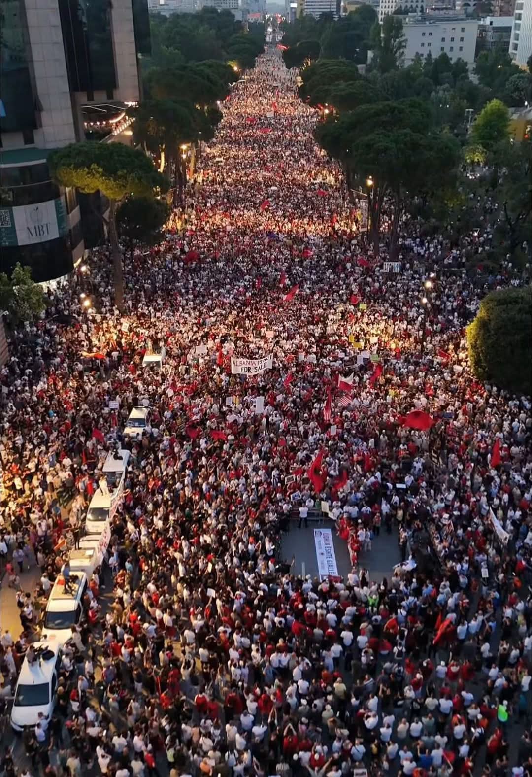 Thoma Gëllçi  Zbulohet kryeorganizatori i protestave