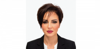 Nga Anjeza Musollari – Shqipëria e paradokseve: Zjarrin e ndezim me libra, xhamat i fshijmë me gazeta dhe të ardhmen e kërkojmë në filxhan