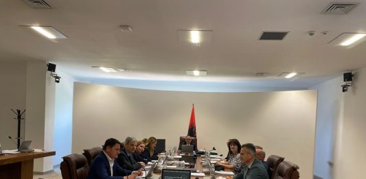 KLGJ refuzon emërimin e Komisionerëve Publikë, Florian Ballhysa dhe Irena Nino si gjyqtarë