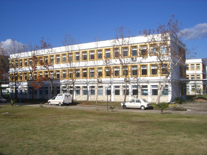 51 vjeçari përfundon në urgjencën e spitalit të Sarandës me plagë thike  niset drejt Tiranës