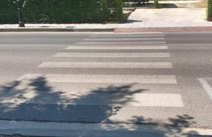 Aksident në  Rrugën e lumit  në Berat  Motori përplas në vijat e bardha turistin holandez  përfundon në spital