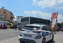 Aksidentohet autobusi me nxënës në Elbasan, u përplas me një makinë dhe mori para…policia në vendngjarje