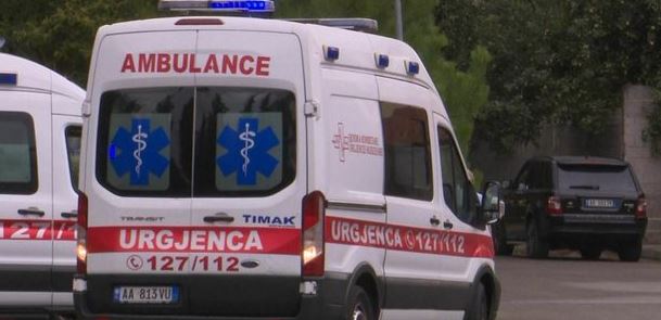 Iu shpërthen bomba teksa riparonin një banesë  plagosen dy persona në Përmet  Transportohen me urgjencë në spital