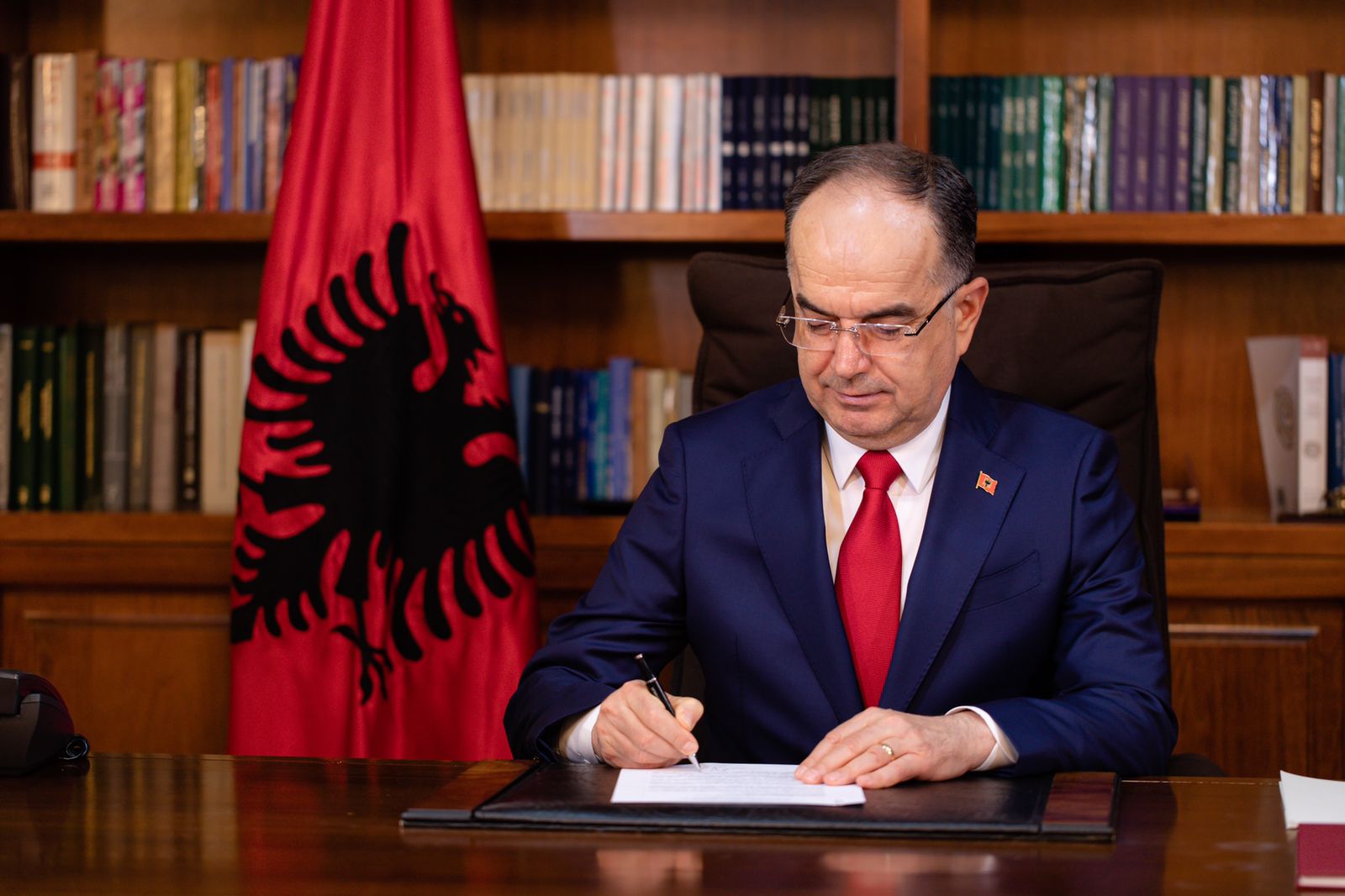 Presidenti Begaj dekreton ndryshime në trupën diplomatike  lirime dhe emërime në disa ambasada kryesore
