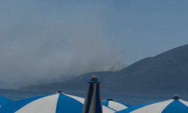 Zjarr në Karaburun  Tymi pushton vijën bregdetare