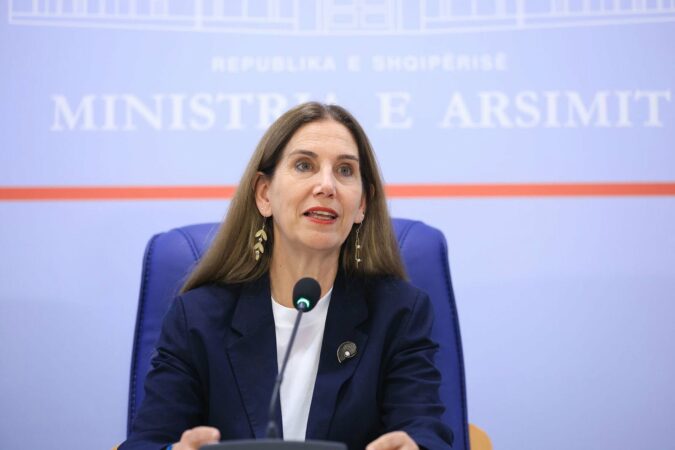 Nesër provimi i fundit i Maturës Shtetërore 2026  Ministrja e Arsimit  Respektoni rregullat  29 nxënës të përjashtuar gjatë tre provimeve të para