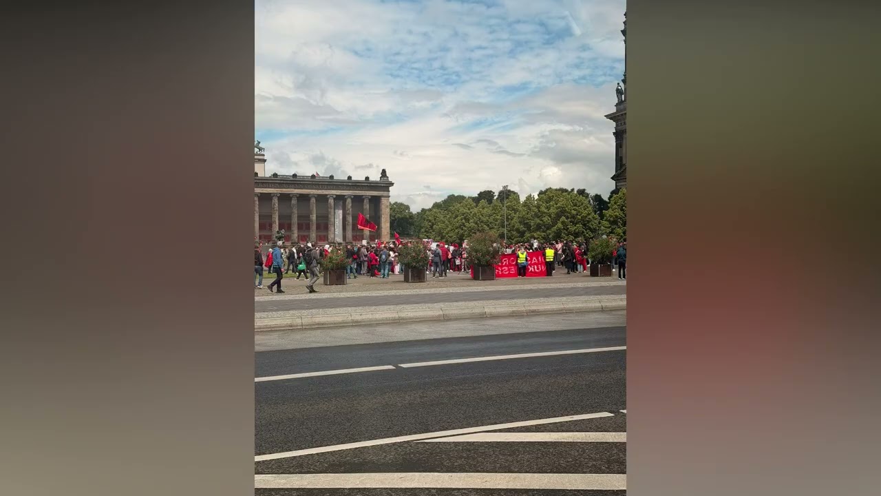  Rama ik  ju erdhi fundi   Emigrantët shqiptarë mbushin rrugët në Berlin  kërkojnë largimin e kryeministrit