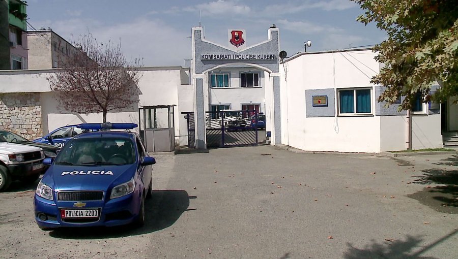  Vdiq nga kushte natyrale    Vrau nënën me thikë  arrestohet 57 vjeçarja në Kurbin  Procedohet mjekja që fshehu ngjarjen