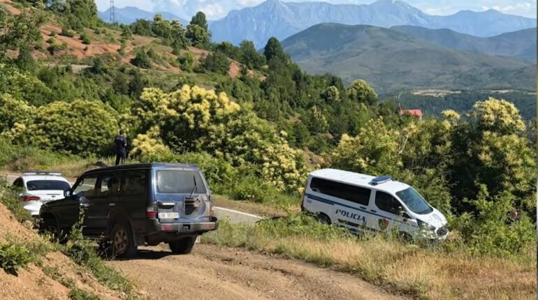 Dhunuan çiftin e bashkëshortëve në Fushë Arrëz  identifikohen dhe shpallen në kërkim disa persona  Shkak i konfliktit dyshohet 