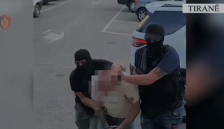 U kap duke shitur kokainë dhe kanabis pranë një resorti  Arrestohet 35 vjeçari  sekuestrohen 930 euro