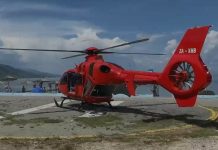 U qëllua me thikë nga bashkëshorti/ 29-vjeçarja dërgohet me helikopter drejt Tiranës
