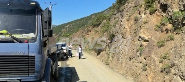 Krimi në Mirditë  45 vjeçari u gjet i vrarë me armë zjarri në makinë  policia rrethon zonën