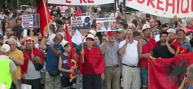 40 ditë protestë  Qytetarët nisin marshimin nga sheshi  Skënderbej  drejt Kryeministrisë