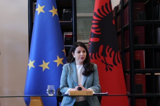 Integrimi  Shqipëria në çast vendimtar  Pirdeni  Forcim i kapaciteteve dhe modernizim i administratës